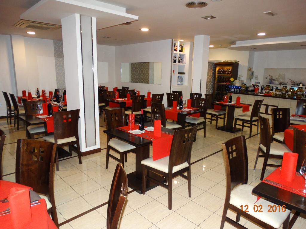 Hotel El Cruce Moraleda Moraleda De Zafayona Екстер'єр фото
